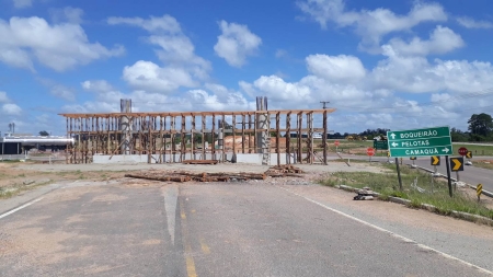 Obras do viaduto na BR 116 reiniciaram lentamente