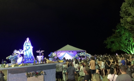 Festa de Iemanjá está acontecendo nesta quarta-feira na Praia da Barrinha