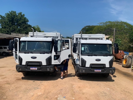 Prefeitura Municipal disponibilizou dois caminhões novos para coleta de lixo