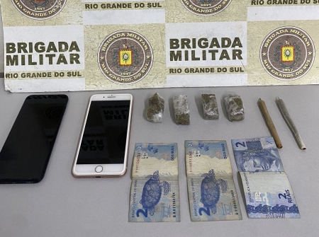 Brigada Militar prendeu dois homens por tráfico de drogas na Av. Getúlio Vargas