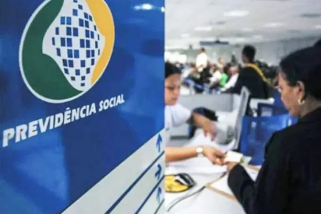 Beneficiários do INSS começam a receber  nesta quinta-feira (25) a 1ª parcela do 13º salário