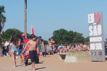 Praias lotadas no primeiro dia do ano em São Lourenço do Sul
