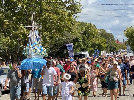 Navegantes: Procissão terrestre e lacustre aconteceu na manhã desta quinta-feira