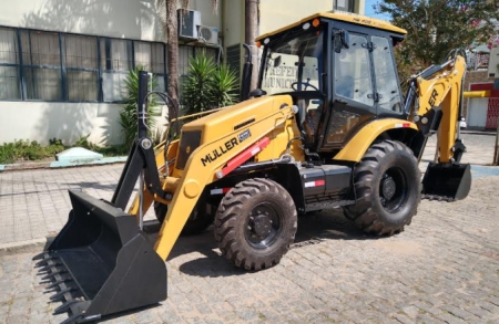 Prefeitura de São Lourenço do Sul recebeu nova retroescavadeira