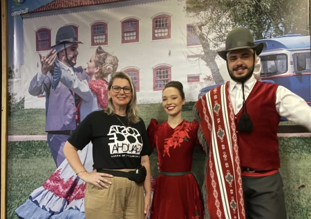 Lourencianos divulgam Natal a Bordo e Violino à estância em Brasília