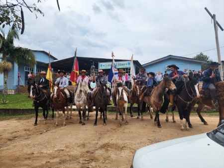 Cavaleiros do Sepé estão na localidade de Santa Tereza na manhã desta terça-feira
