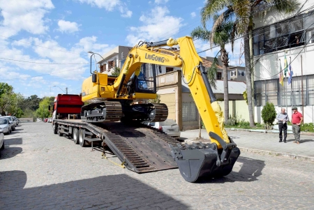 Secretaria de Desenvolvimento rural recebeu uma nova escavadeira hidráulica