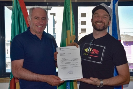 Vereador Jonatã Härter entrega ao prefeito de São Lourenço do Sul emenda parlamentar para a saúde