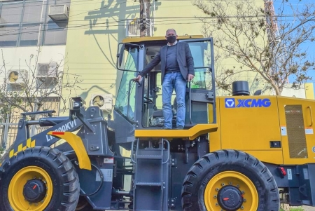 Município adquire nova Pá Carregadeira para a Secretaria de Obras e Urbanismo