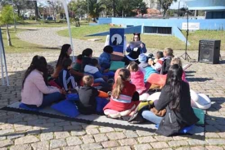 Semana da Páscoa terá contação de histórias na praça