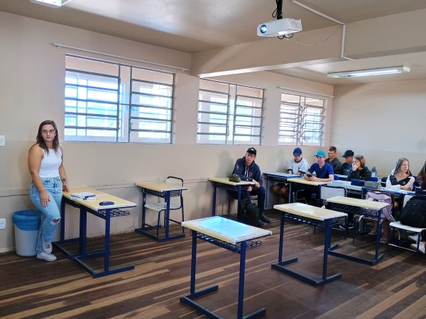 Estudantes da EEEM Professor Rodolfo Bersch participam de oficinas de Educação Midiática