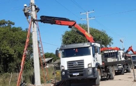 Vários pontos da cidade ficaram sem energia elétrica desde o início da tarde deste domingo