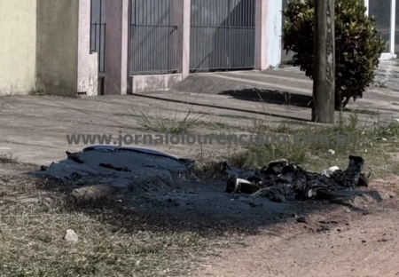 Contêiner de recolhimento de lixo foi incendiado na rua XV de novembro