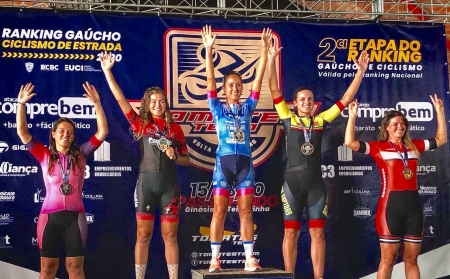 Bruna e Danilo Elias participaram do campeonato gaúcho de ciclismo - Bruna segue líder na elite feminina