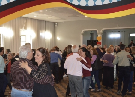 Südoktoberfest: Baile da terceira idade e escolha da Seniorin acontece neste sábado