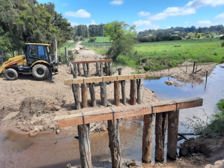 Secretaria de Desenvolvimento Rural realiza reforma da ponte na localidade de Bom Jesus