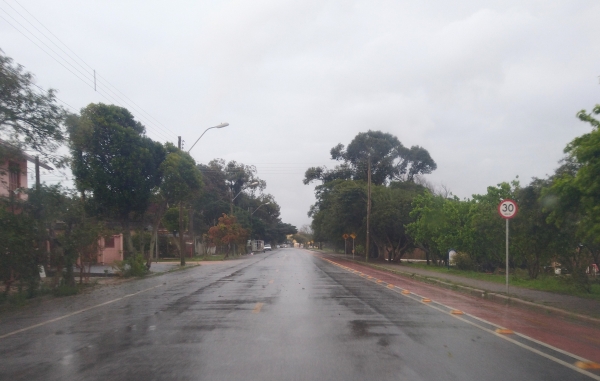 Manhã de chuva, mas sol deve aparecer na parte da tarde, segundo previsão