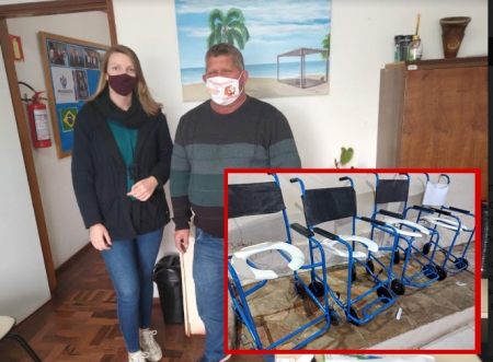 Grupo Corrente do Bem adquiriu novas cadeiras de banho para emprestar à comunidade