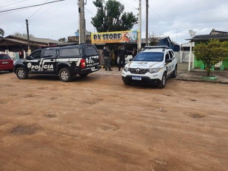 Polícia Civil e Brigada Militar cumpriram mandado de prisão de suspeito de tráfico de drogas