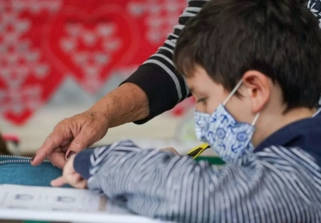 Justiça suspende decreto do governo gaúcho que desobriga o uso de máscaras em crianças menores de 12 anos