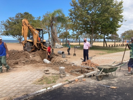 Vice Prefeito visita obras de drenagem pluvial na Praia das Nereidas