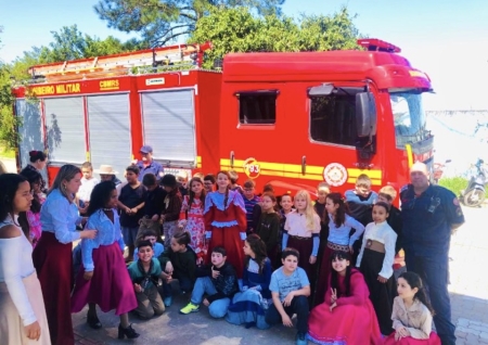 Proieto Bombeiro na escola e treinamento de evacuação de prédios escolares foram retomadas nesta semana em São Lourenço
