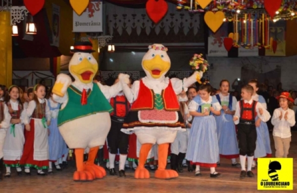 Você ainda pode adquirir ingressos antecipados para os bailes da 33ª Südoktoberfest