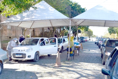 Nesta quinta-feira (16) tem vacinação para adolescentes de 17 anos e pessoas com 18 anos ou mais que ainda não fizeram a 1ª dose da vacina