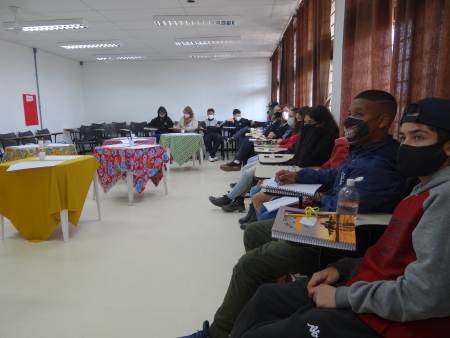 Graduandos em Educação do Campo da FURG-SLS promovem dinâmicas com estudantes do ensino fundamental