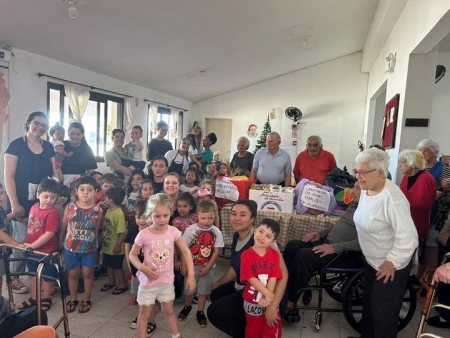 E.M.E.I Primeiros Passos realizou entrega de alimentos para o Lar dos Velhinhos Santo Antônio