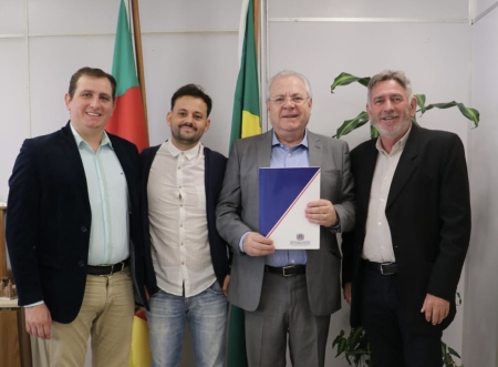 Prefeito Rudinei Harter participa de reunião no gabinete da Setur, em Porto Alegre