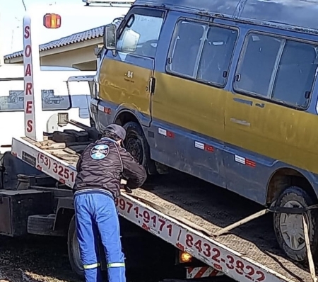 Smou realizou nesta quinta-feira (24) o recolhimento de veículos abandonados em via pública que já haviam sido notificados