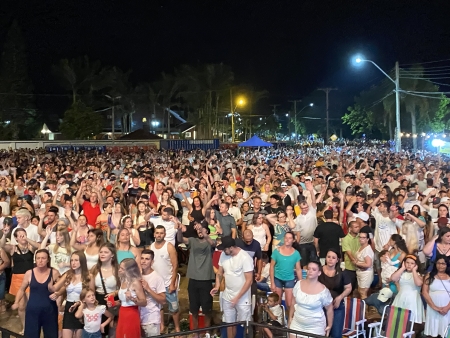 Show da Virada lotou praia da Barrinha no final do ano