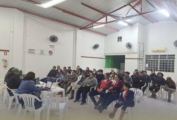 Coordenadoria de Cultura promoveu reunião com representantes dos piquetes para alinhar os preparativos  do Desfile de Cavalarianos