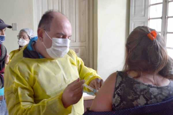 Amanhã, terça-feira (22) acontece a vacinação das pessoas com 49 e 48 anos