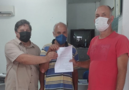 Presidente da Z 8 e o assessor do deputado Zé Nunes solicitaram colocação de banheiros químicos e lixeiras  junto aos pontos de mais movimento de compra e venda de camarão