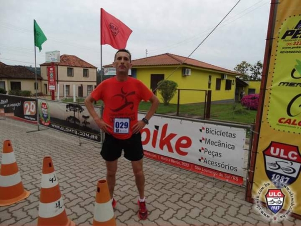 Atleta lourenciano conquistou o 2º  lugar ao percorrer 50 KM da Supermaratona da cidade de Rio Grande
