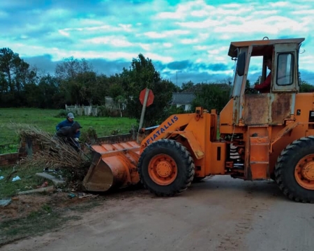 SMOU deve regularizar o recolhimento de entulho na Barrinha e Navegantes até segunda-feira