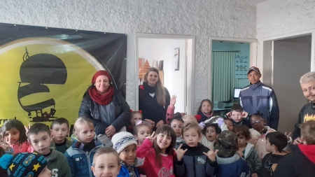 Alunos e professores da E.M.E.I. Recanto Feliz visitaram o Jornal O Lourenciano