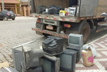 Nesta terça-feira (21) estará sendo realizada a coleta resíduos eletrônicos na praça Central