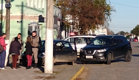 Acidente na rua Júlio de Castilhos com Pio Ferreira