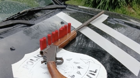 Polícia Civil realizou prisão de um homem, apreendendo drogas e armas em investigação de tráfico de entorpecentes na localidade de Boa Vista