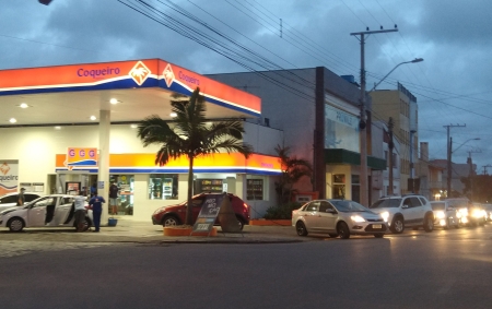 Com o aumento da gasolina, motoristas fazem fila para abastecer também em São Lourenço