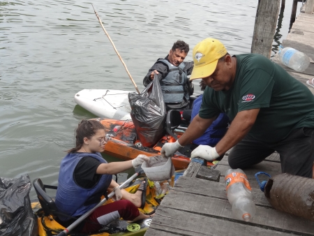 FURG-SLS recolhe 200kg de resíduos do Arroio São Lourenço