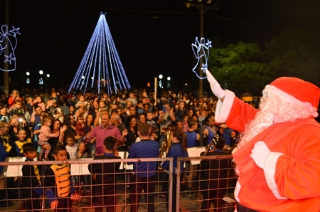 Chegada do Papai Noel acontece neste domingo (19) na Praça Central